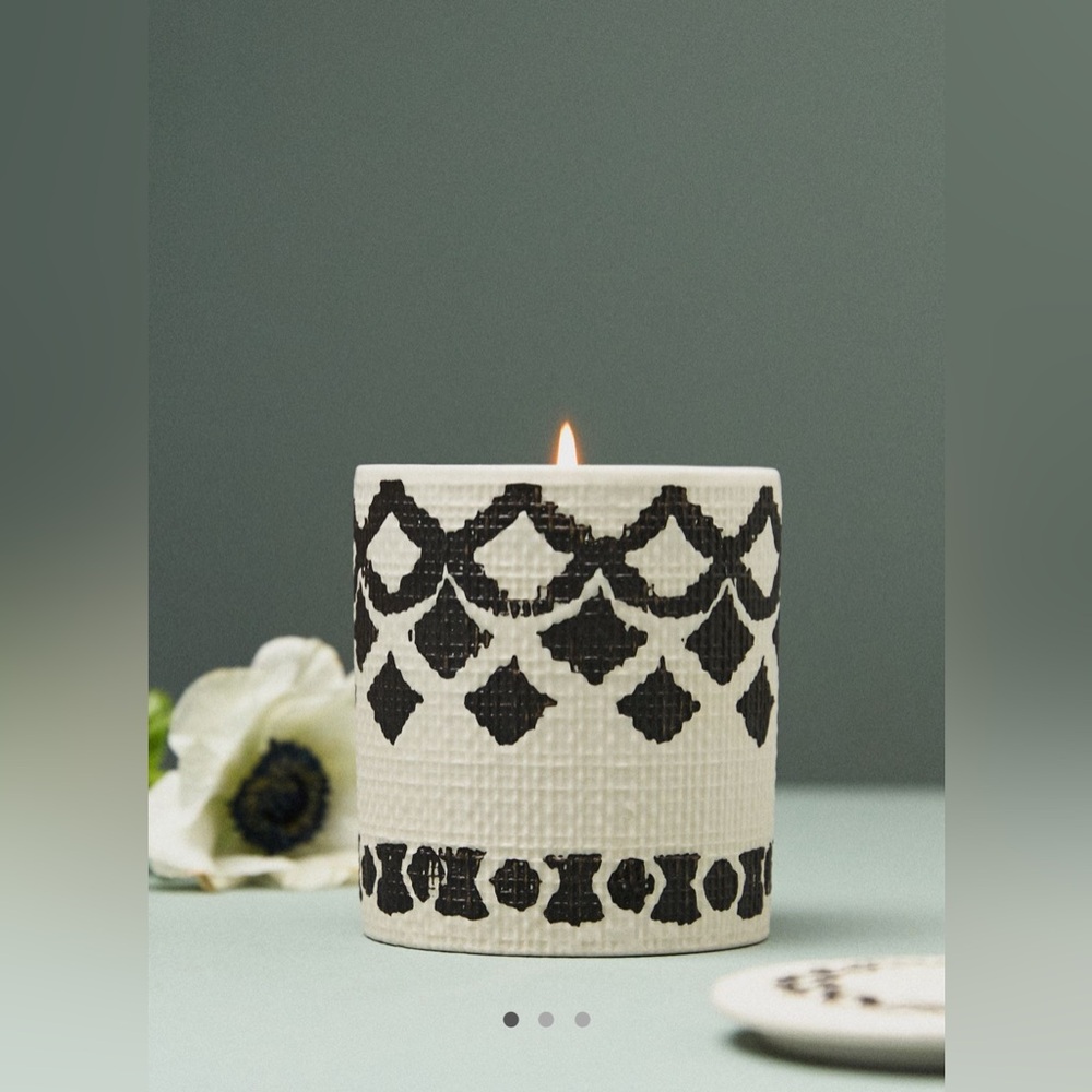 Anthropologie Black & White Graphic Fruity Peach & Papaya Ceramic Candle NEW